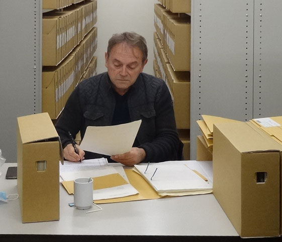 Pierre in het archief